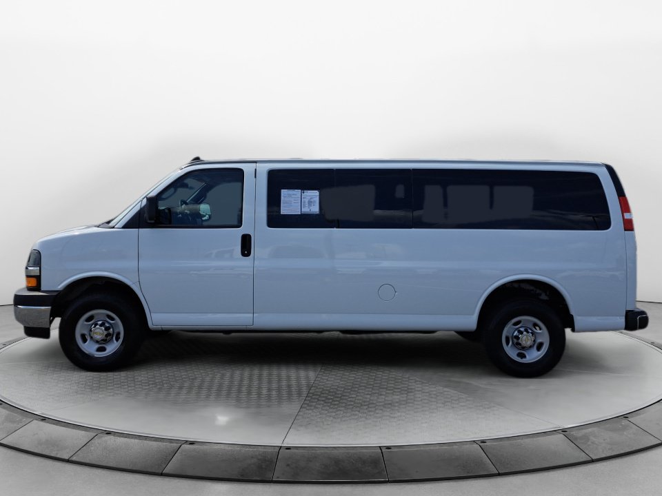 Used 2024 Chevrolet Express 3500 LT w/ LT Preferred Equipment Group RWD image 4