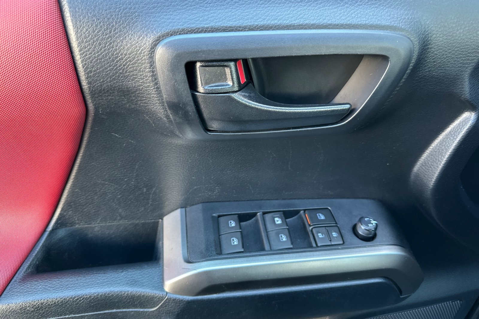 Used 2019 Toyota Tacoma SR5 image 11