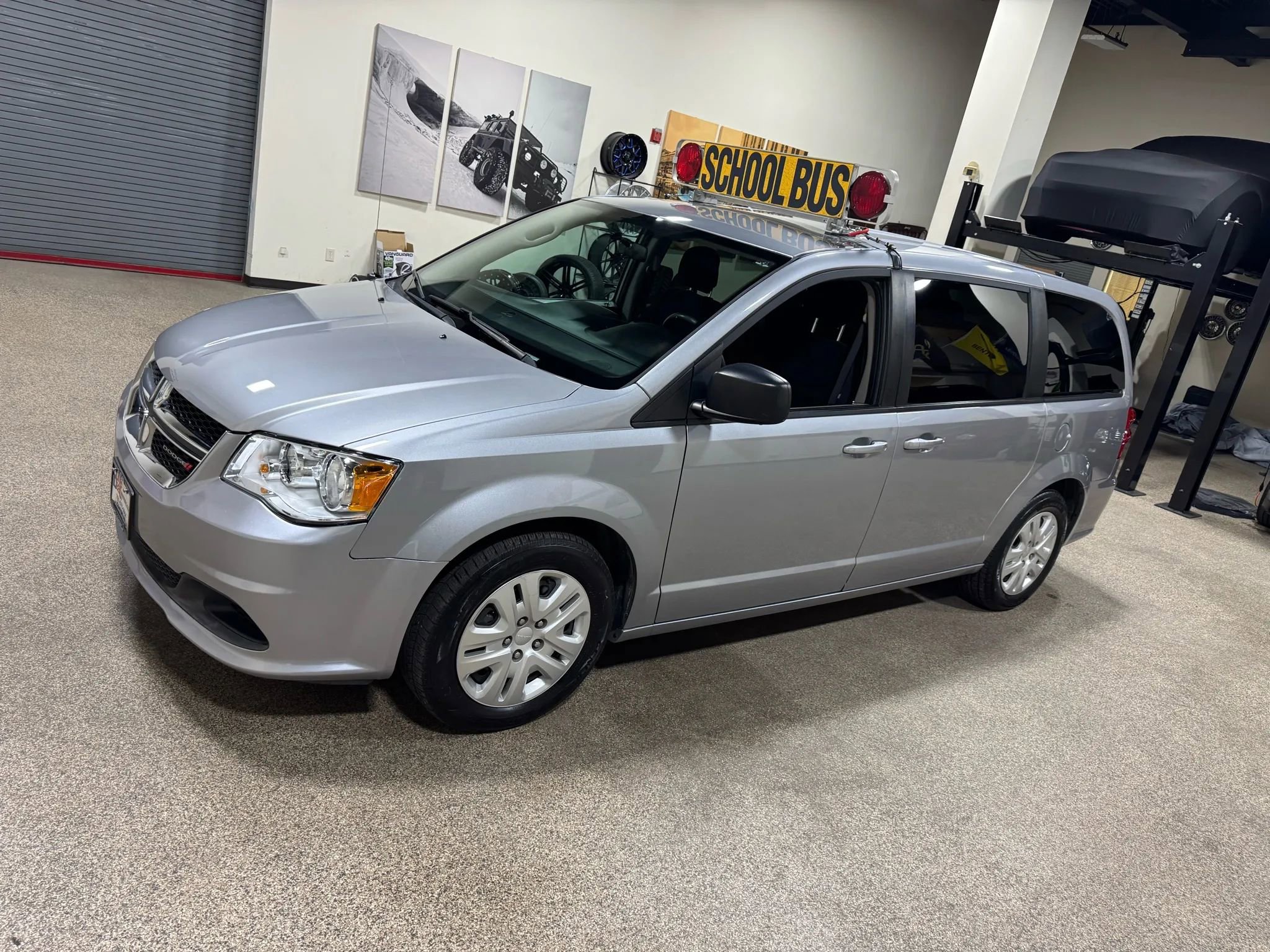 Used 2018 Dodge Grand Caravan SE image 9