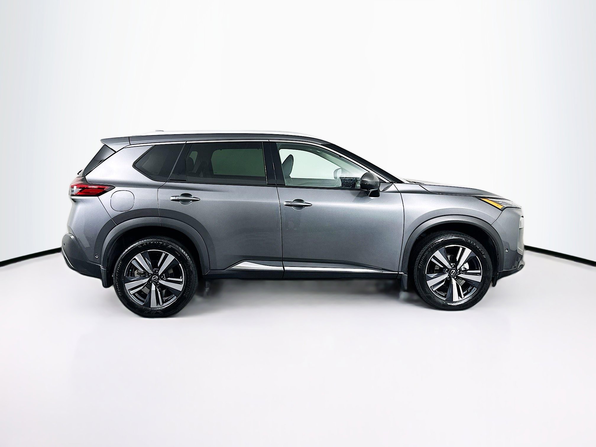 Used 2023 Nissan Rogue SL w/ SL Premium Package image 10