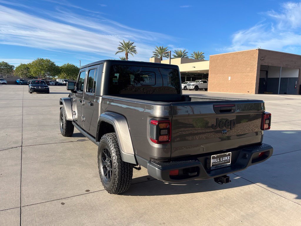 Used 2024 Jeep Gladiator Overland AWD/4WD image 9