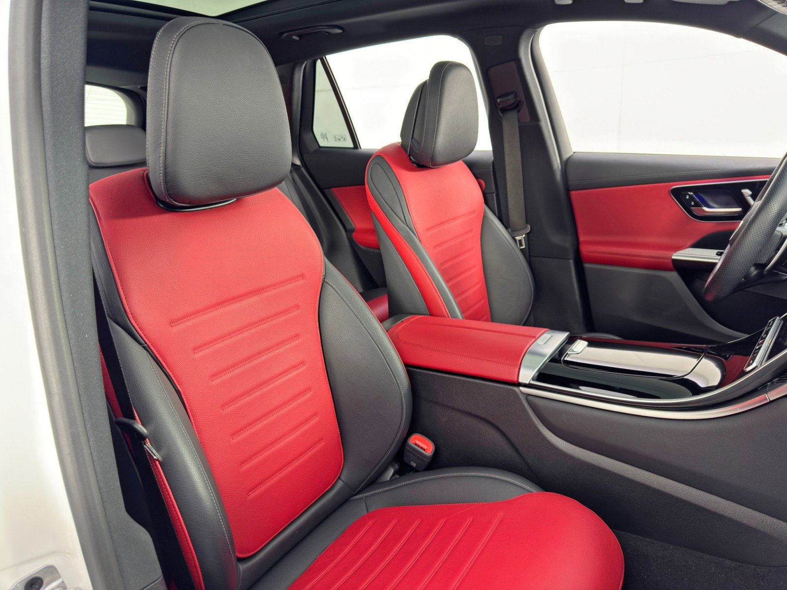 Used 2024 Mercedes-Benz GLC 43 AMG 4MATIC image 45