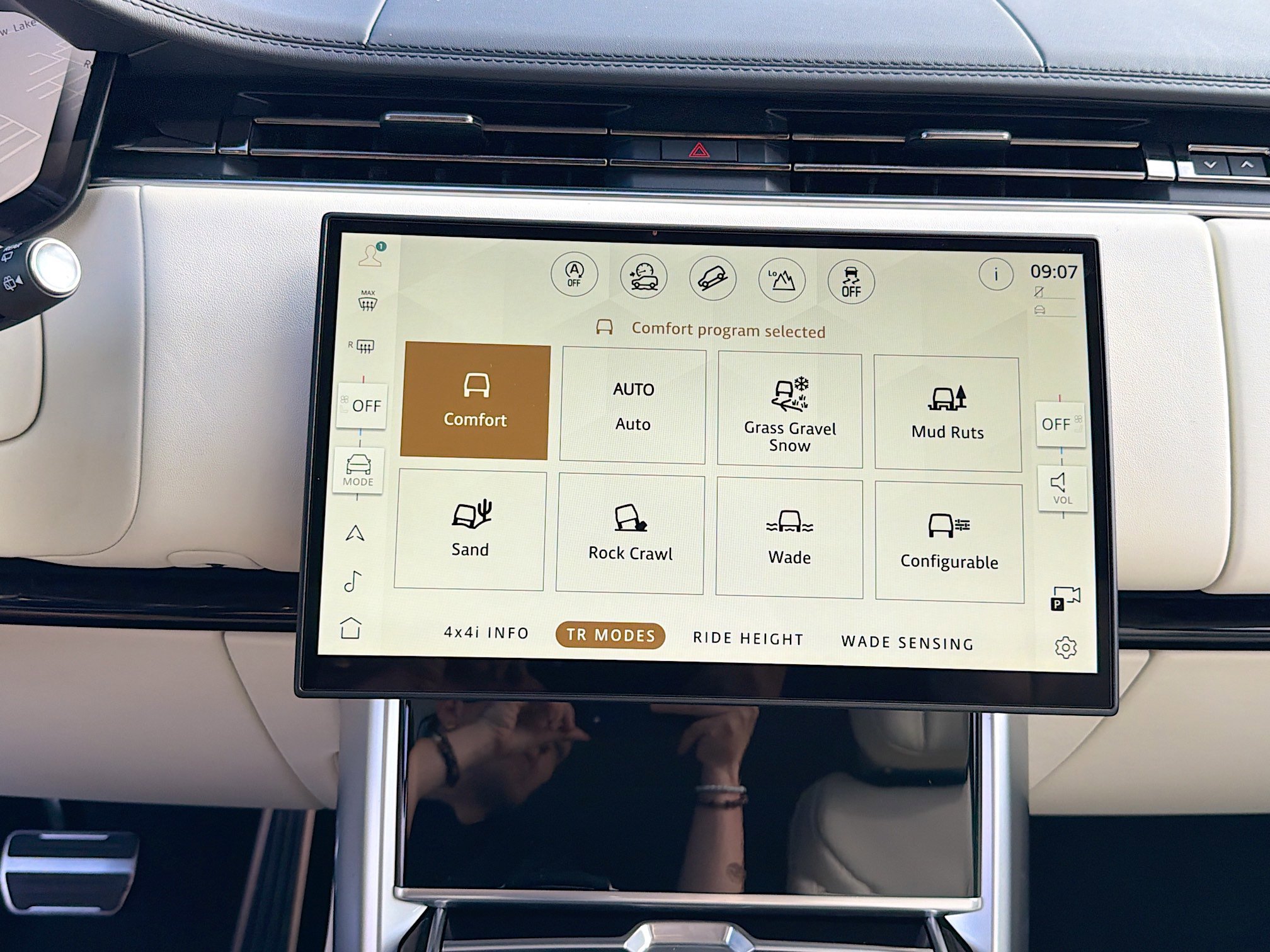 New 2026 Land Rover Range Rover Long Wheelbase Autobiography image 31