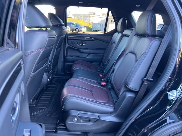 Certified 2025 Honda Pilot Black Edition image 17