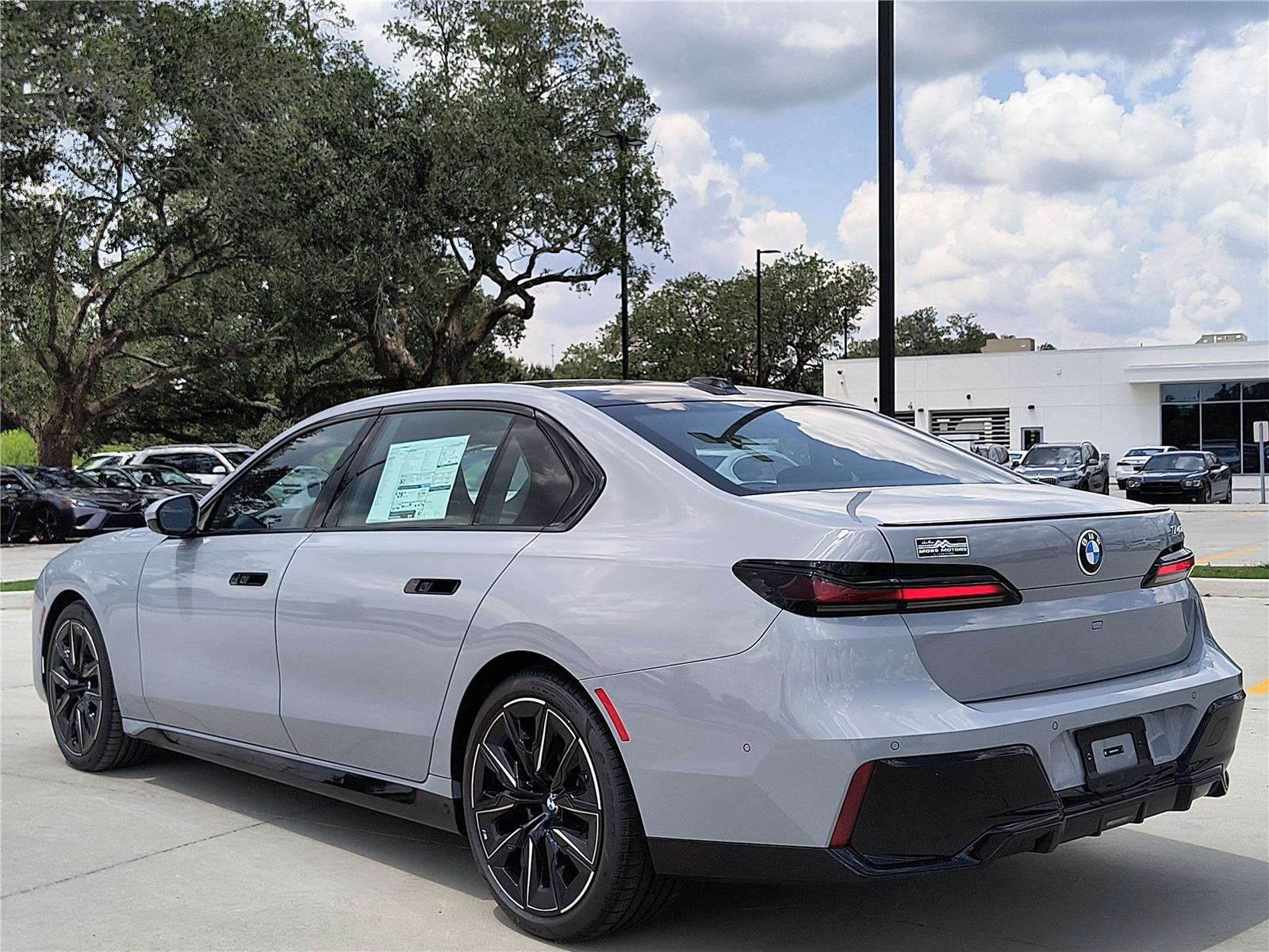 Used 2025 BMW 740i w/ Executive Package image 3