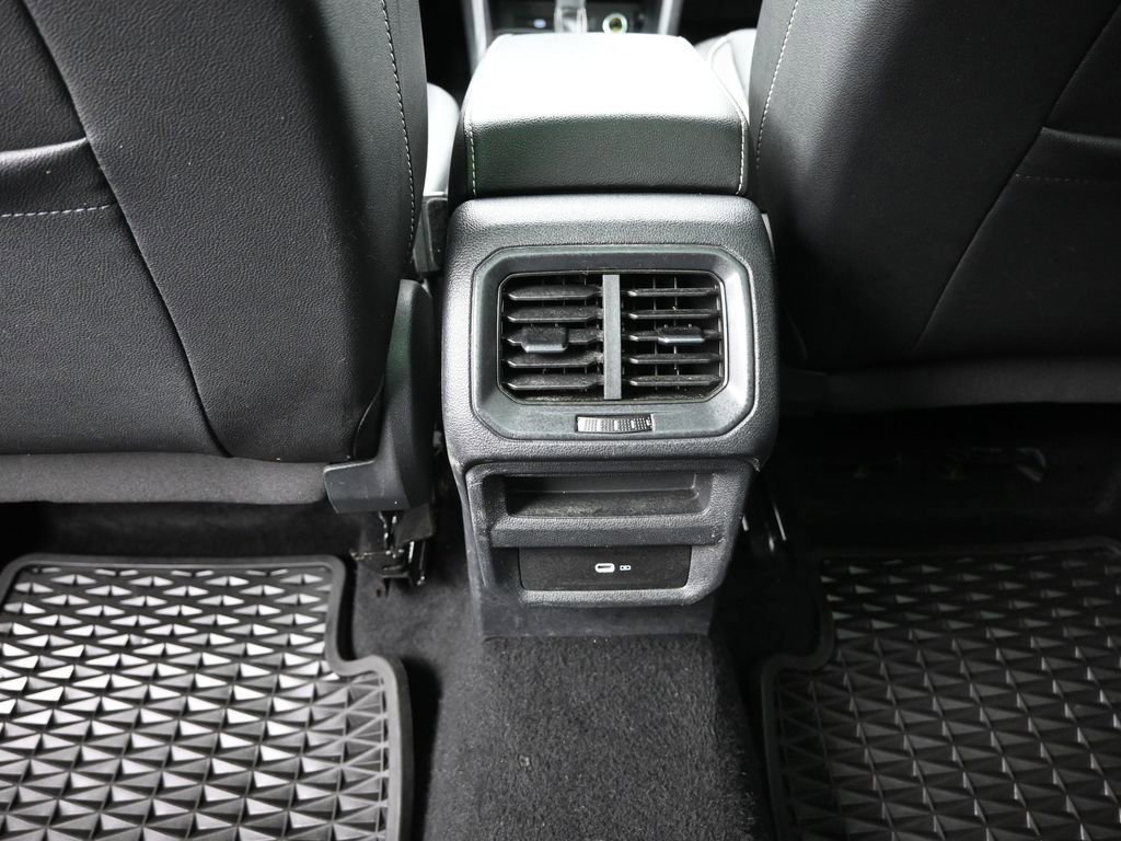 Used 2022 Volkswagen Taos SE w/ Panoramic Sunroof Package image 23