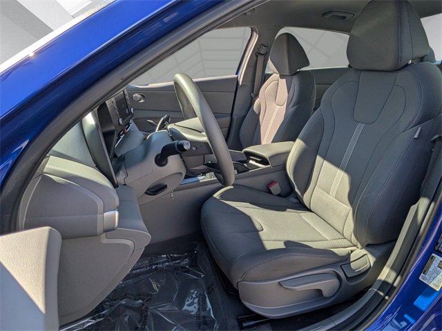 Used 2025 Hyundai Elantra SE image 9