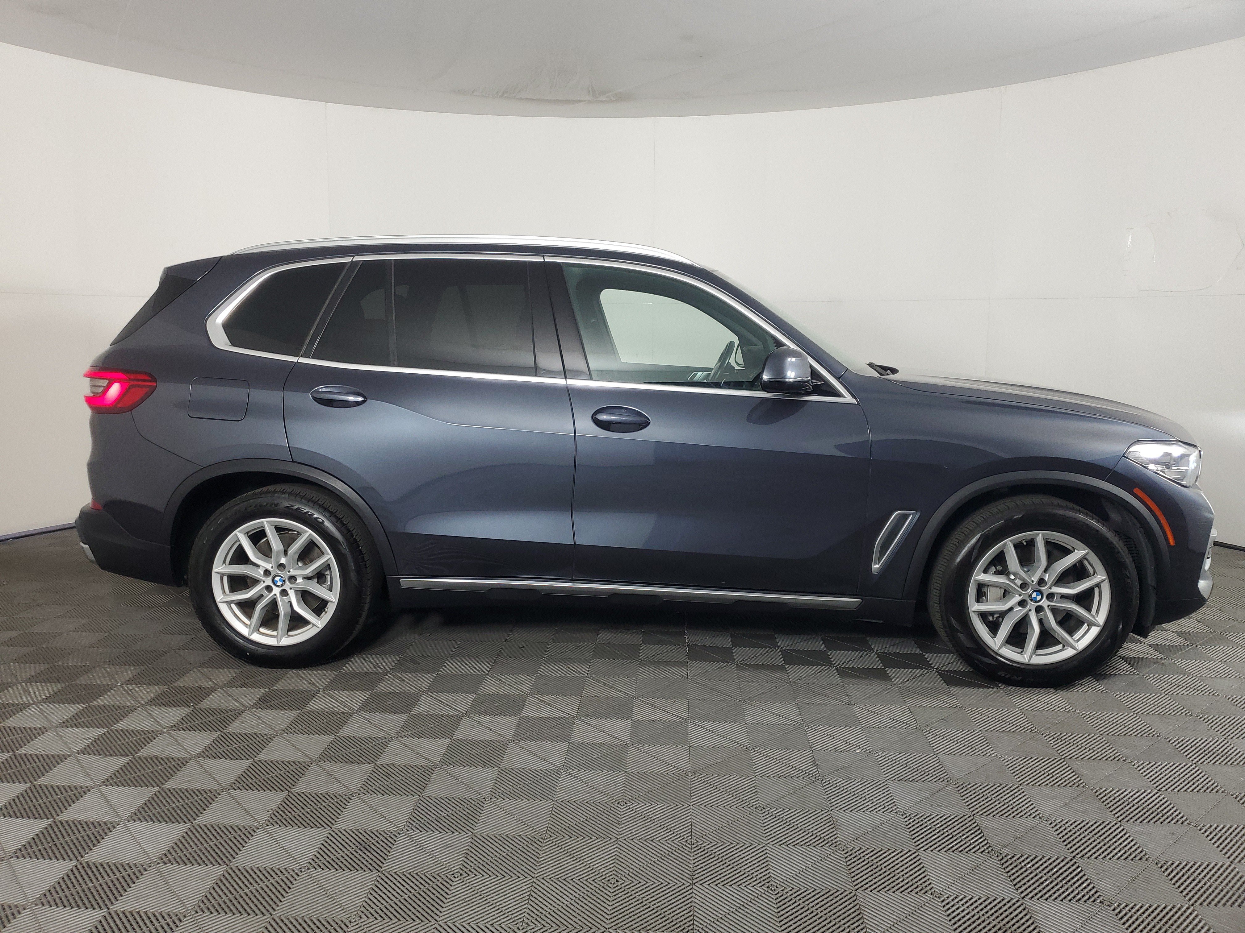 Used 2019 BMW X5 xDrive40i AWD/4WD image 3