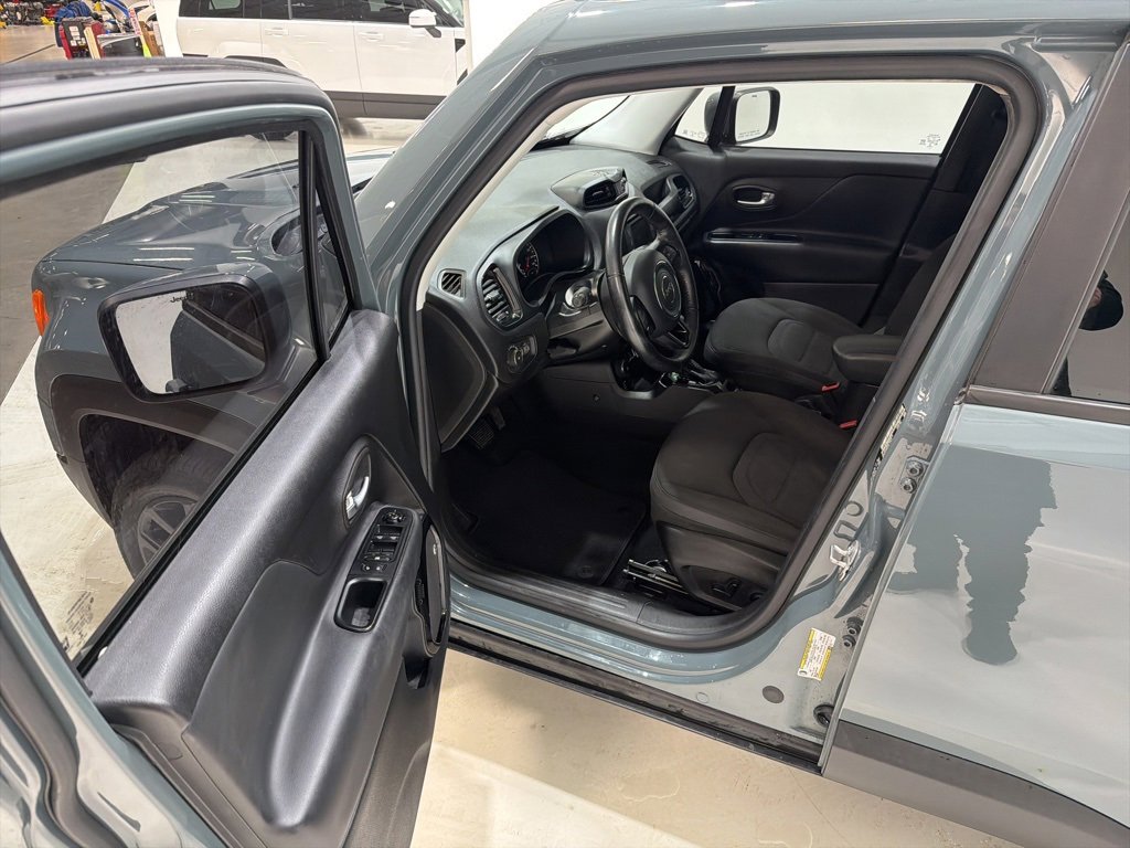 Used 2017 Jeep Renegade Altitude image 22