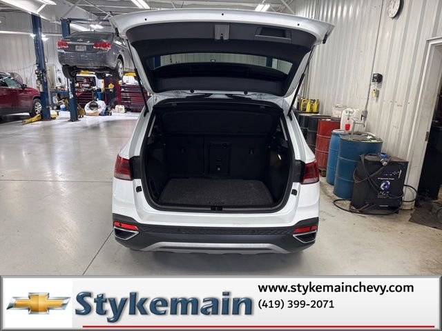 Used 2022 Volkswagen Taos SEL image 11