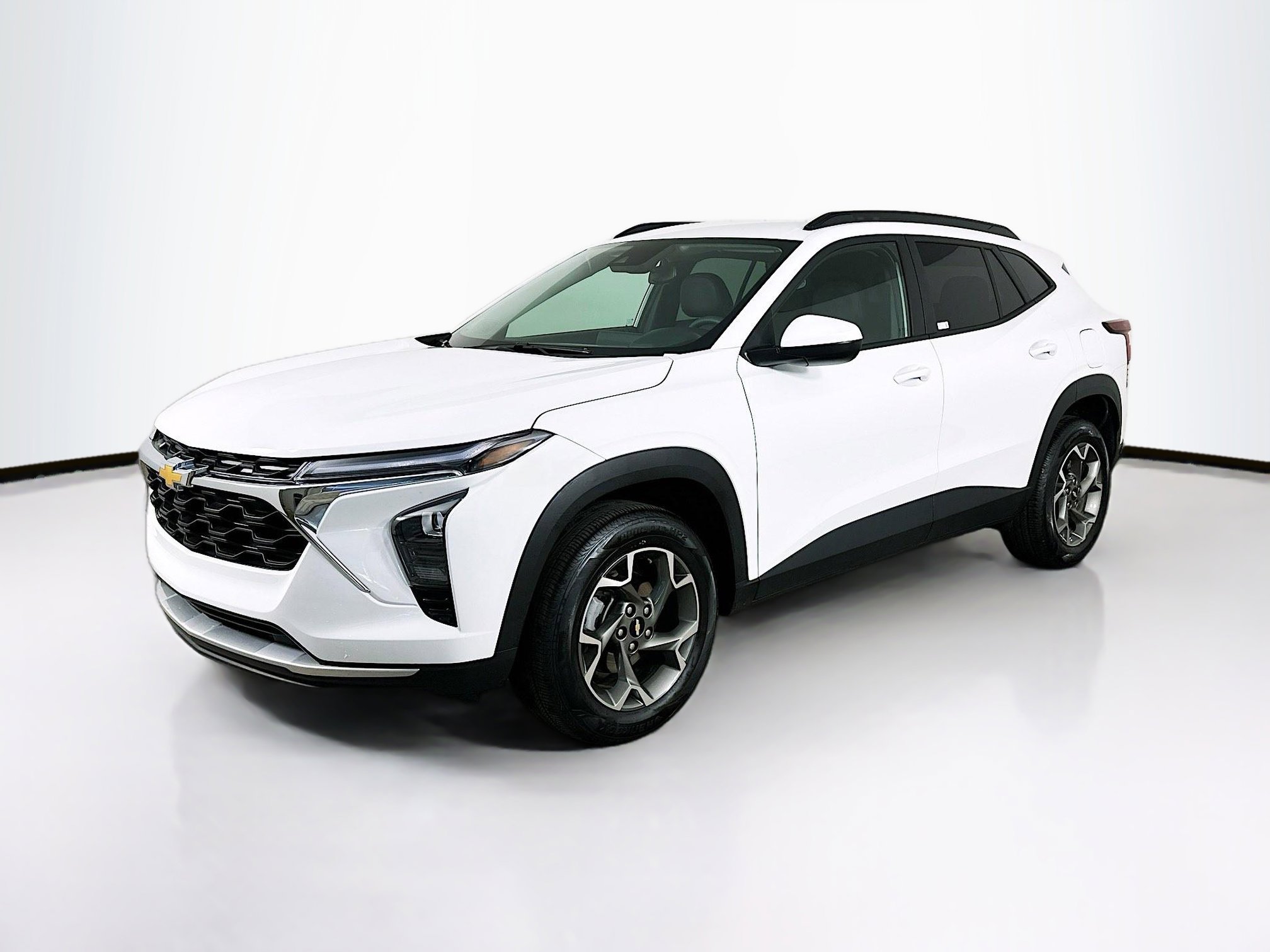 Used 2025 Chevrolet Trax LT FWD image 3