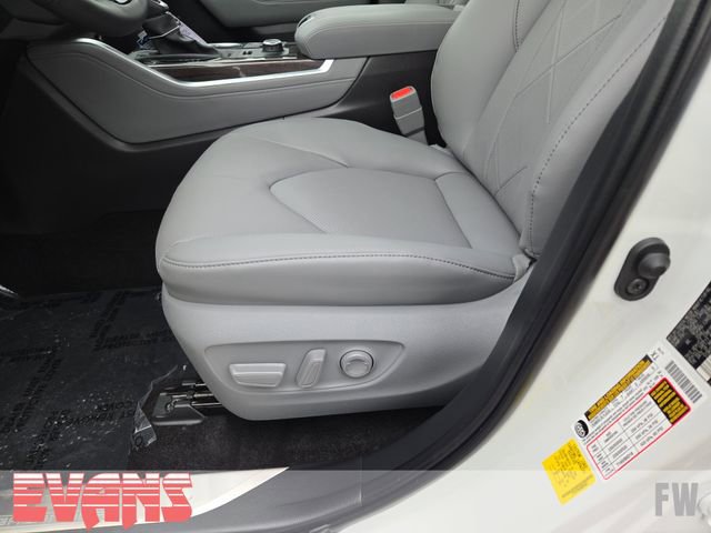 Certified 2025 Toyota Highlander Platinum image 22