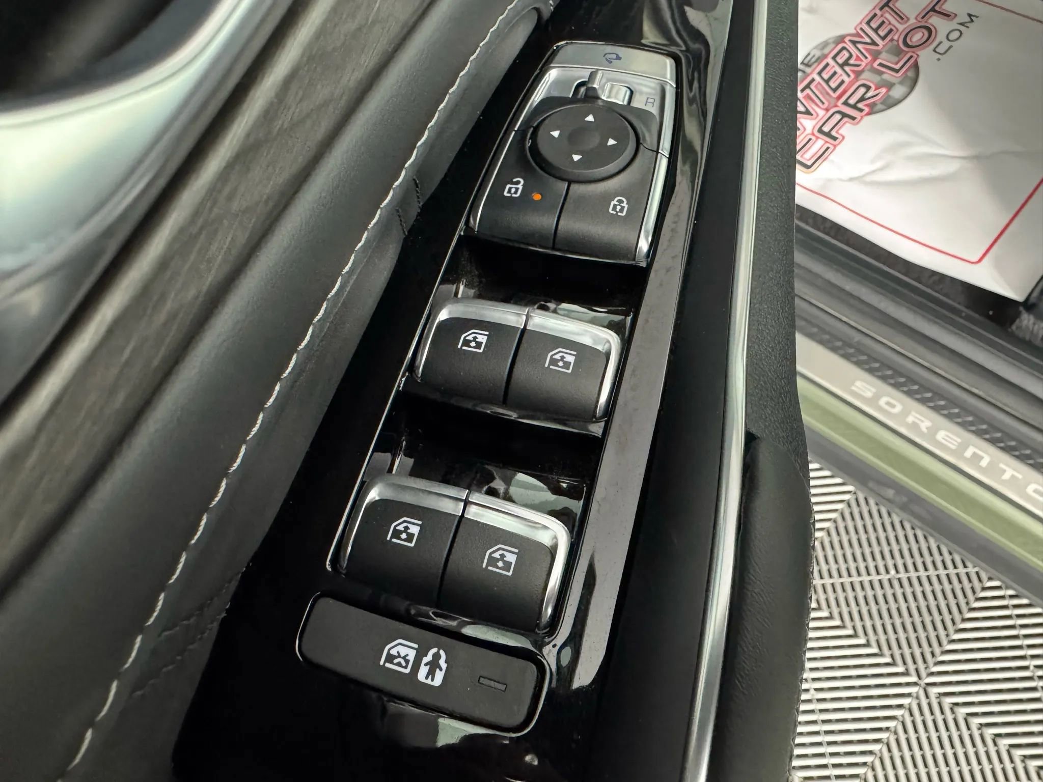 Used 2025 Kia Sorento SX image 45