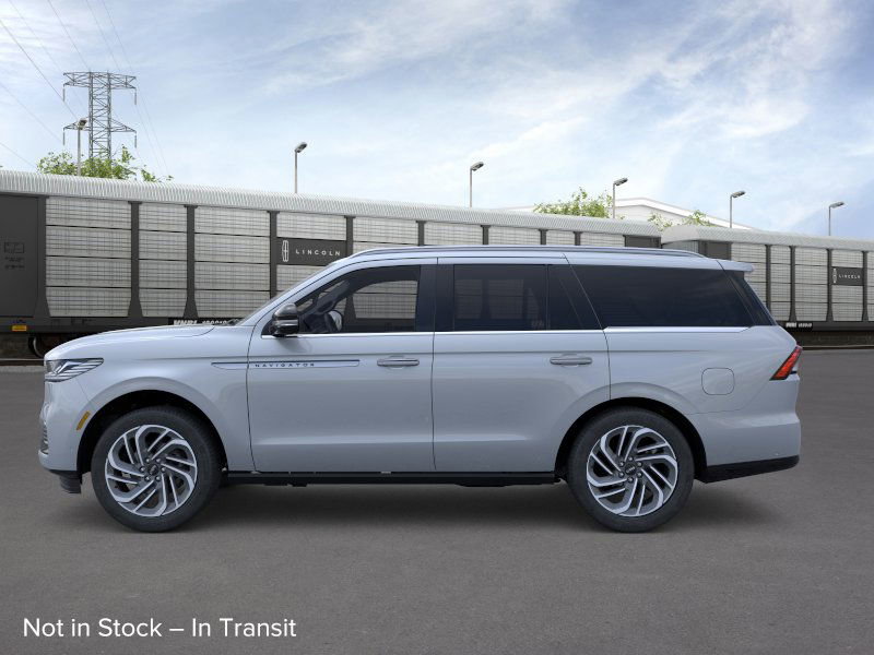 New 2025 Lincoln Navigator Reserve image 3
