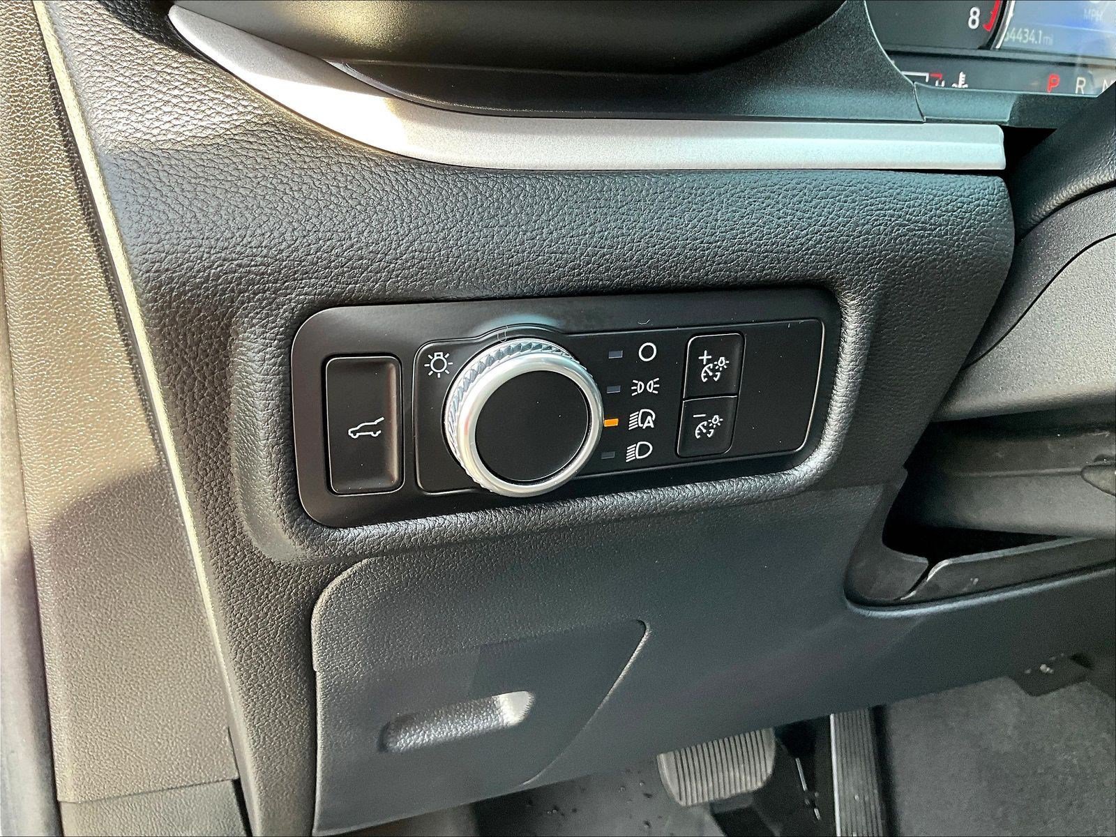 Used 2023 Ford Explorer XLT AWD/4WD image 38