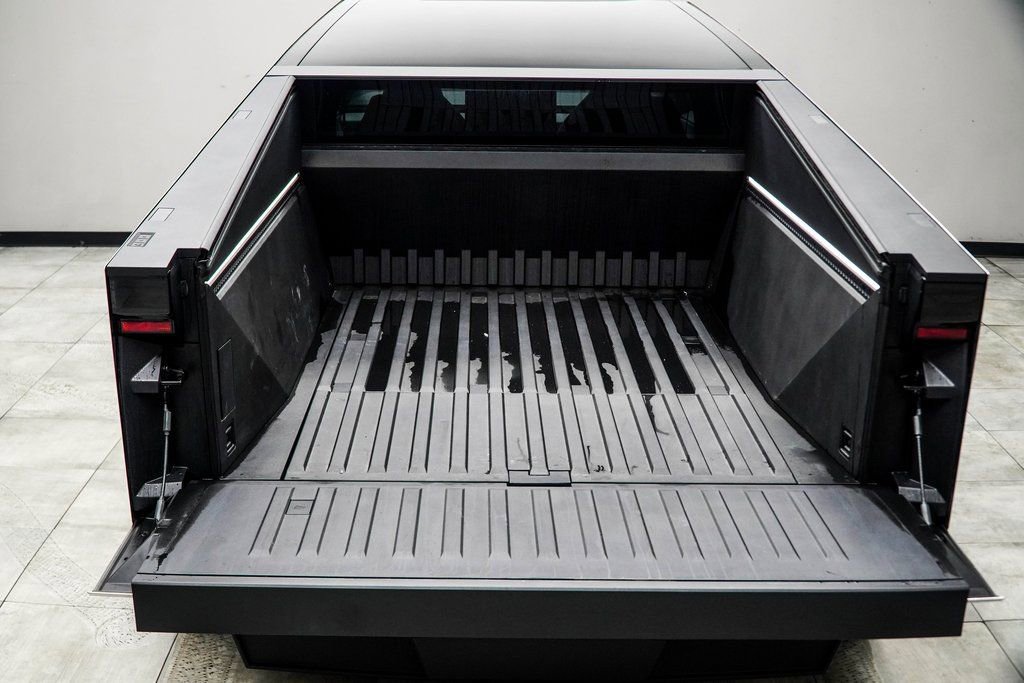 Used 2025 Tesla Cybertruck AWD Crew Cab image 17