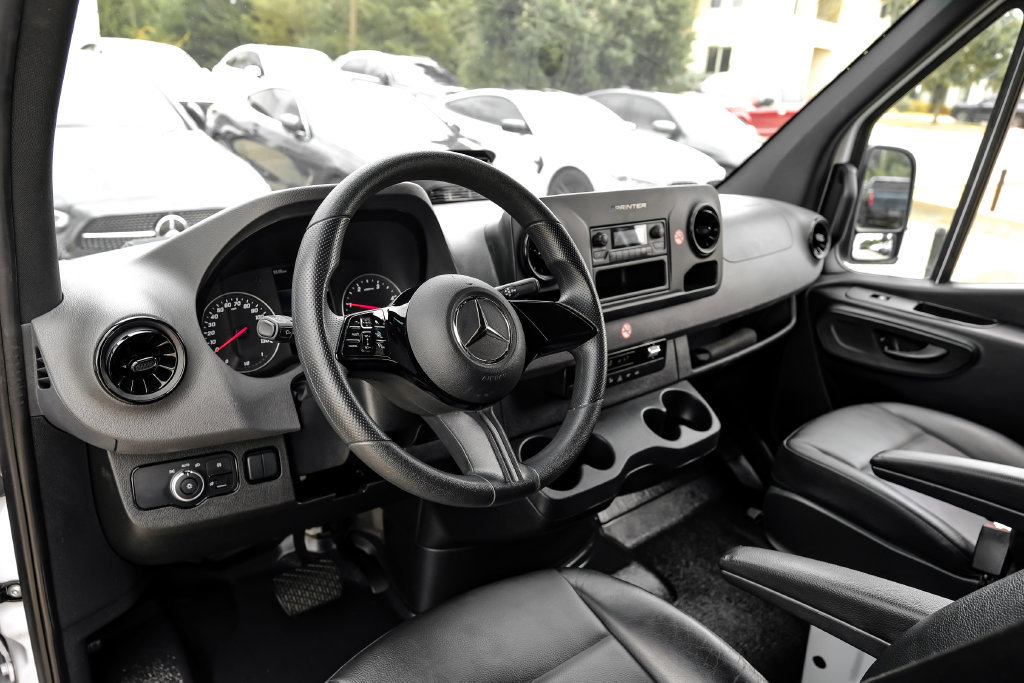 Used 2025 Mercedes-Benz Sprinter 2500 image 13