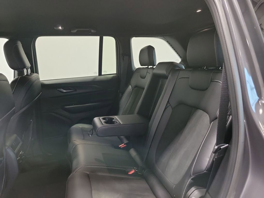 Used 2025 Jeep Grand Cherokee Altitude image 26