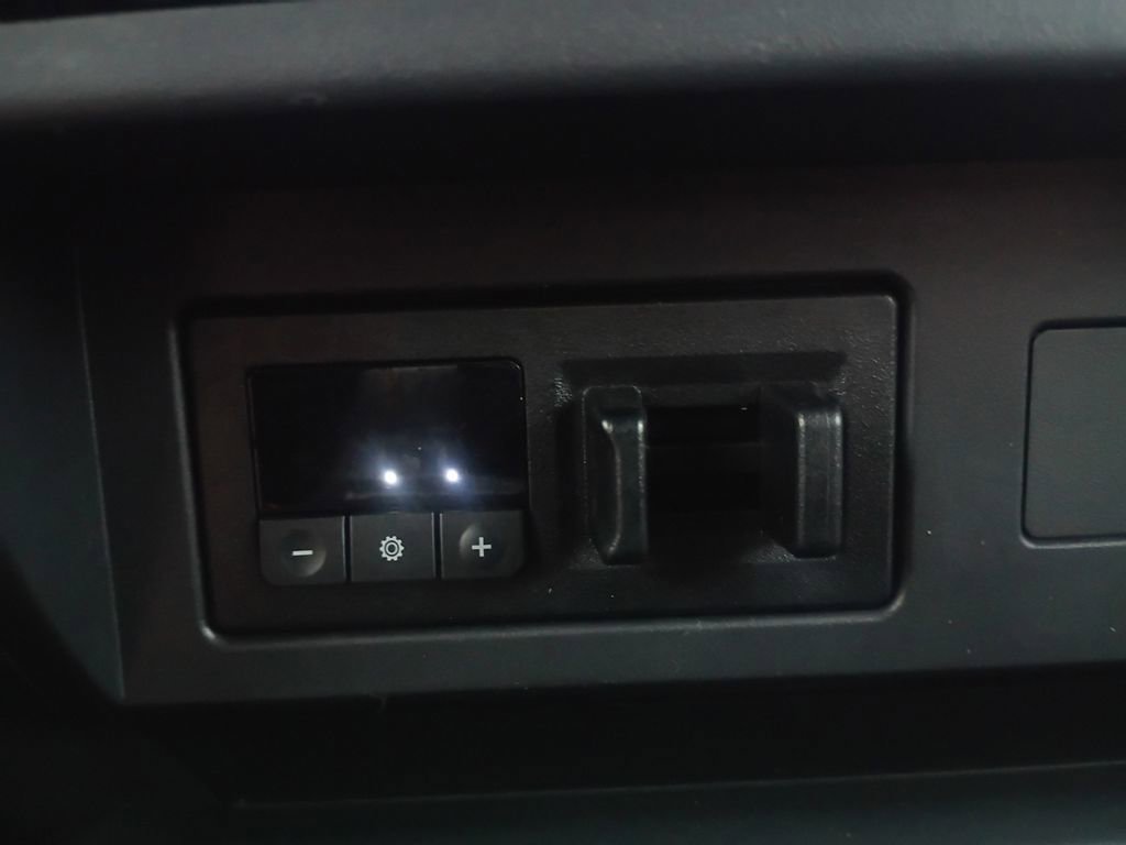 Used 2023 Nissan Titan PRO-4X w/ Pro-4x Convenience Package image 10