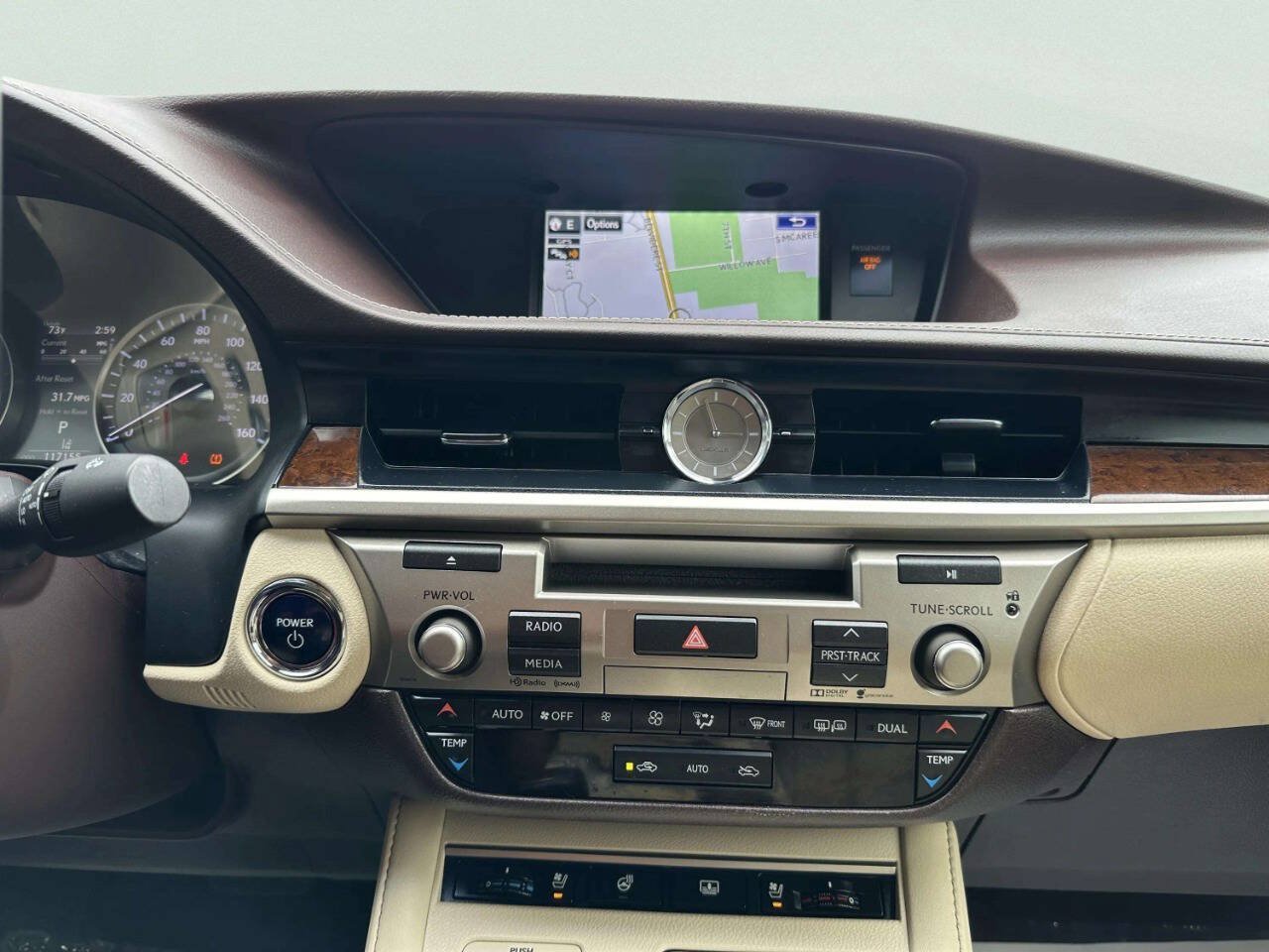 Used 2016 Lexus ES 300h w/ Luxury Package w/Wood Trim FWD image 34