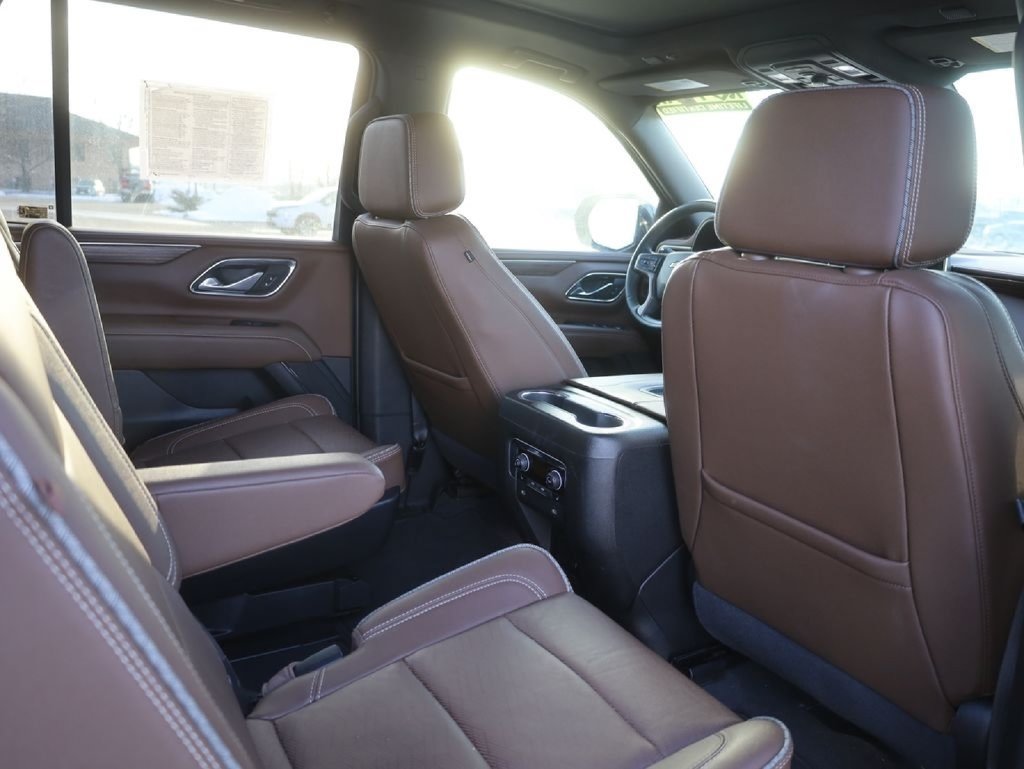 Used 2023 Chevrolet Tahoe High Country AWD/4WD image 23