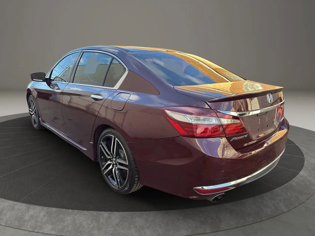 Used 2017 Honda Accord Sport image 7