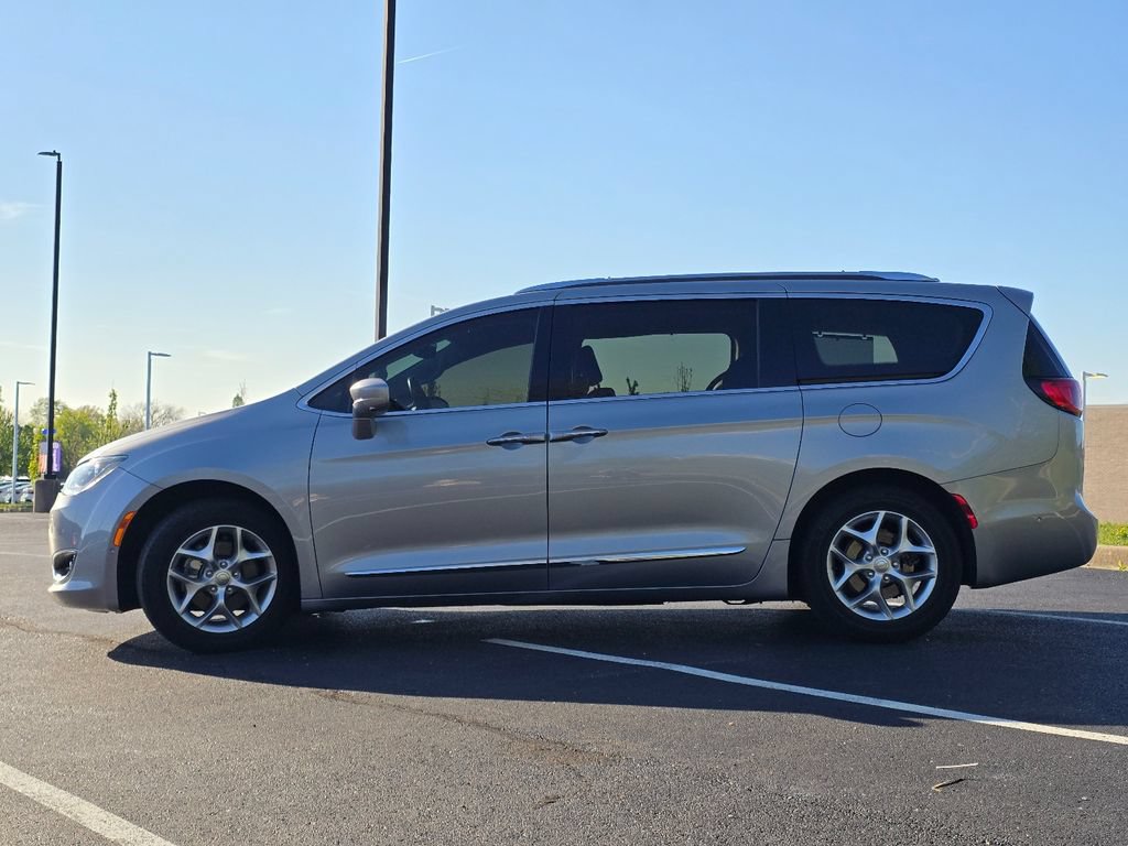 Used 2019 Chrysler Pacifica Touring-L Plus w/ Advanced Safetytec Group FWD image 24
