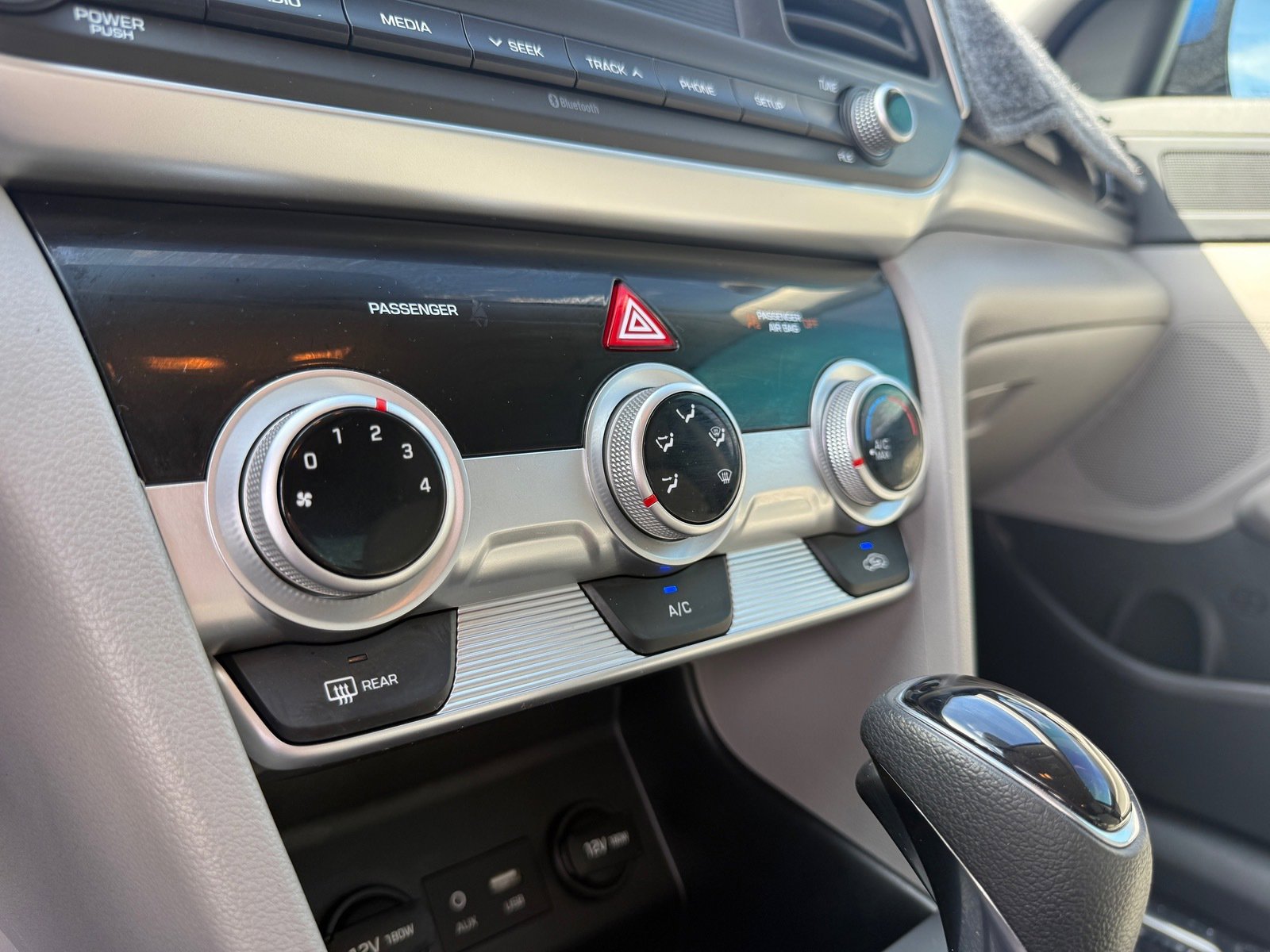 Used 2019 Hyundai Elantra SE image 19