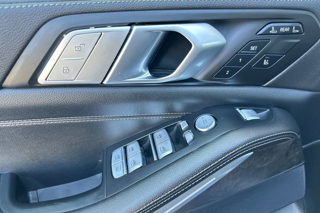 Used 2022 BMW X7 xDrive40i w/ M Sport Package image 10