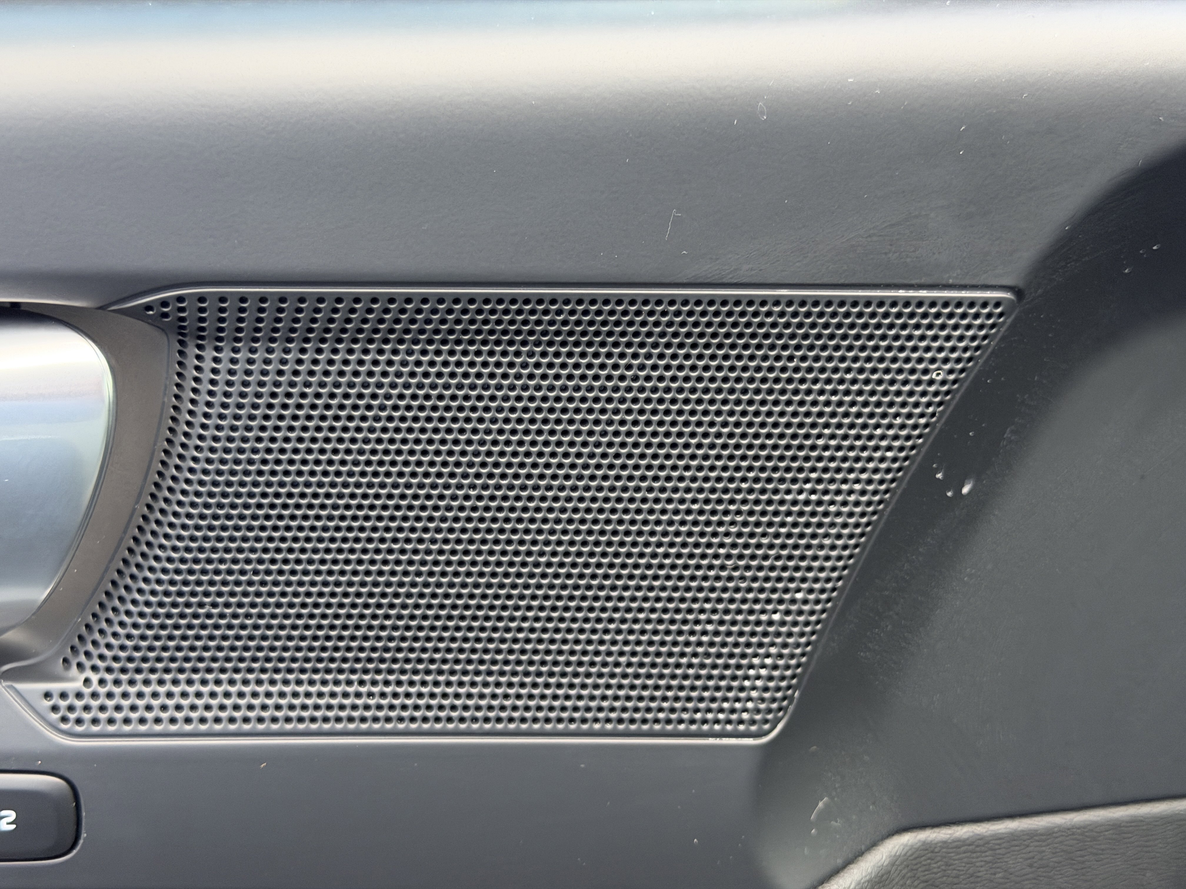 Certified 2023 Volvo XC40 B5 Plus w/ Protection Package Premier image 18