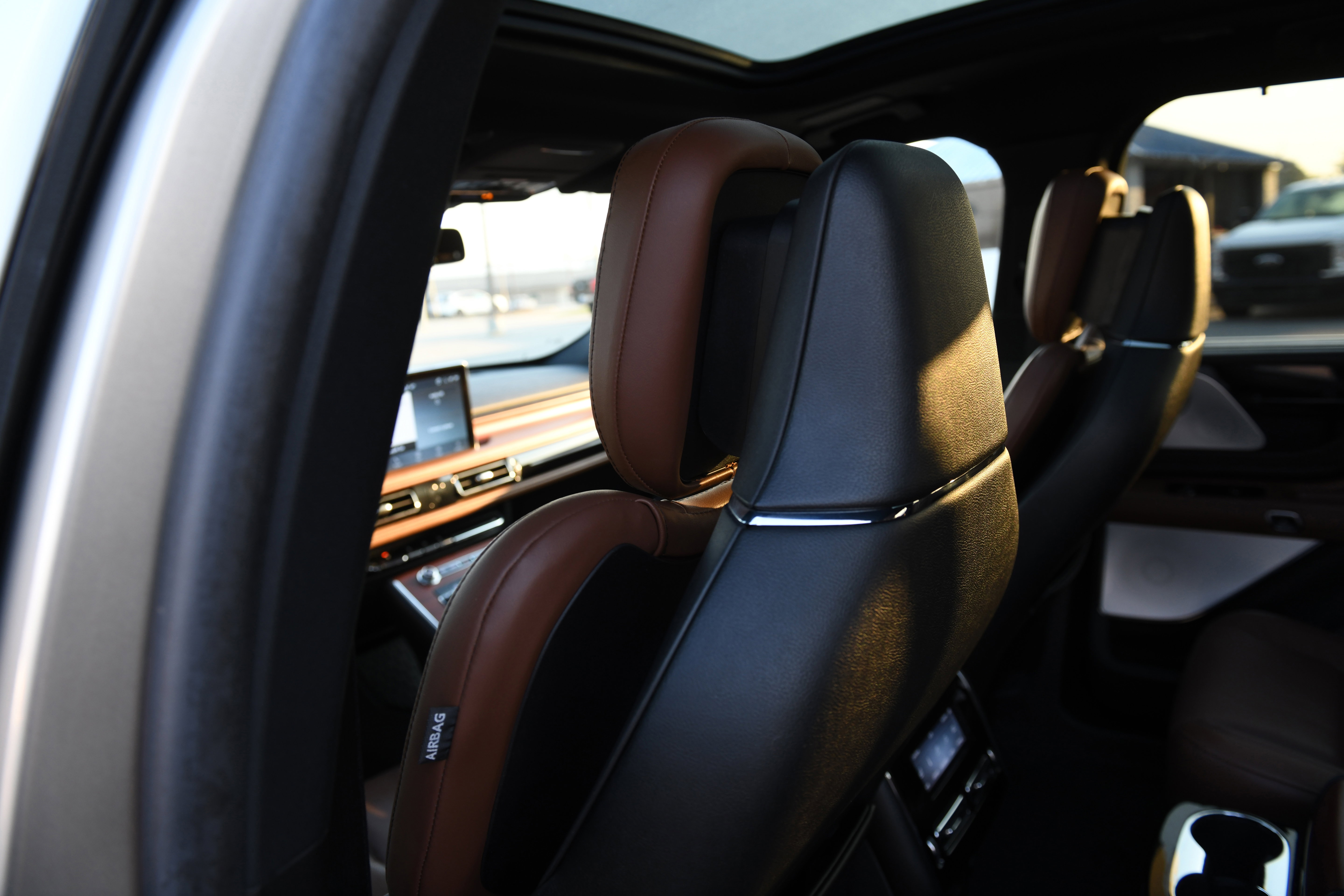 Used 2023 Lincoln Aviator Reserve w/ Equipment Group 201A image 16