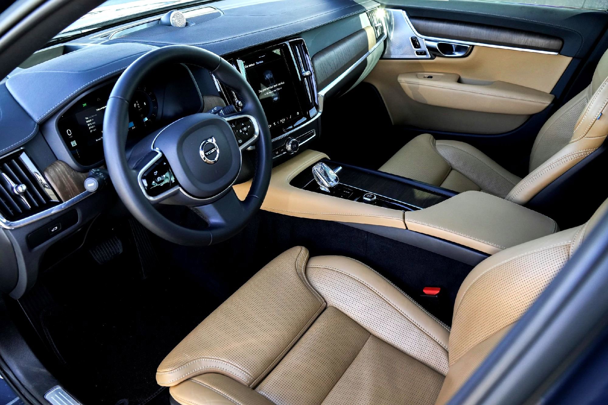 Used 2023 Volvo V90 B6 Cross Country Ultimate image 9