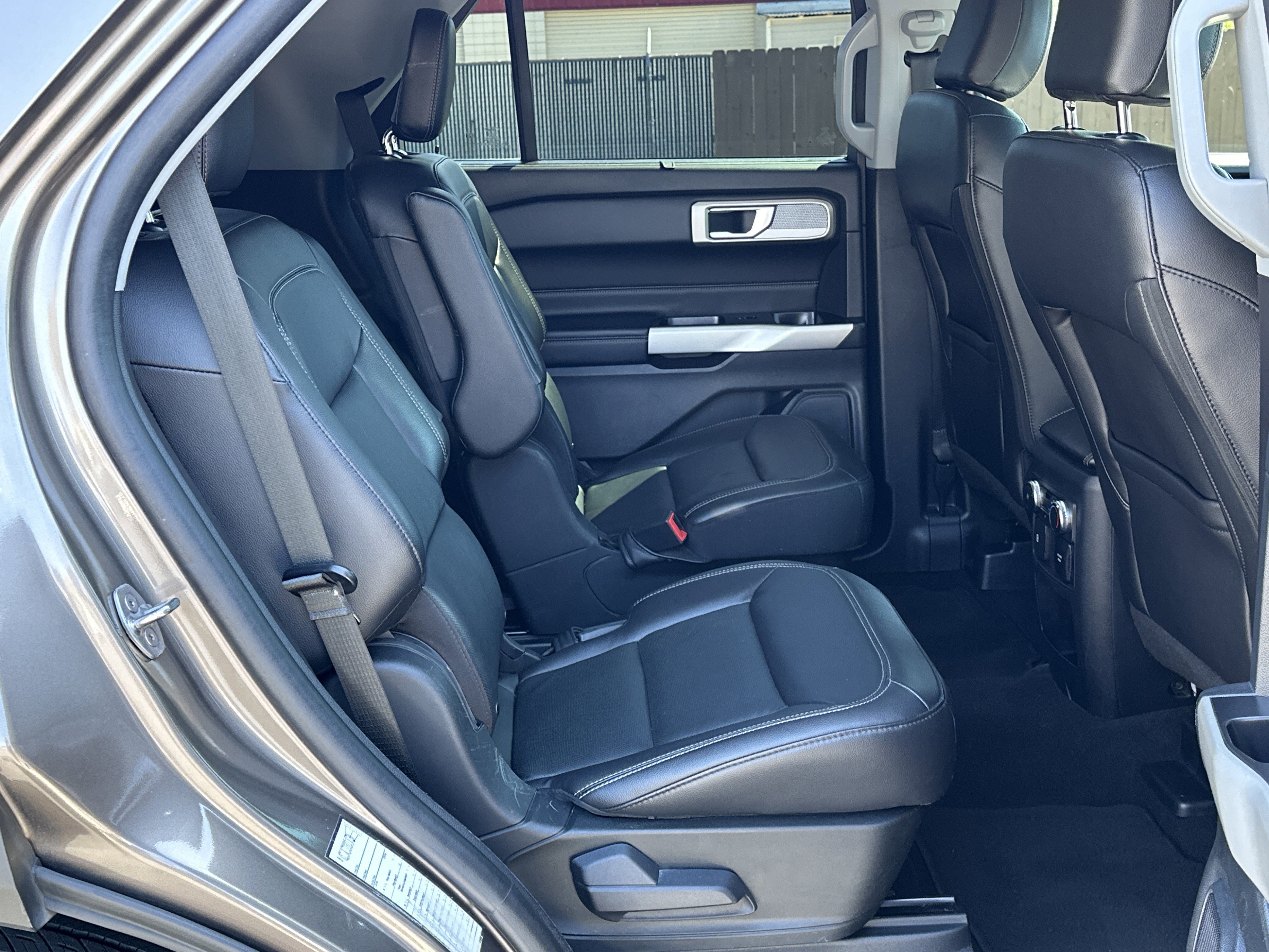 Used 2021 Ford Explorer Limited w/ Equipment Group 301A RWD image 13