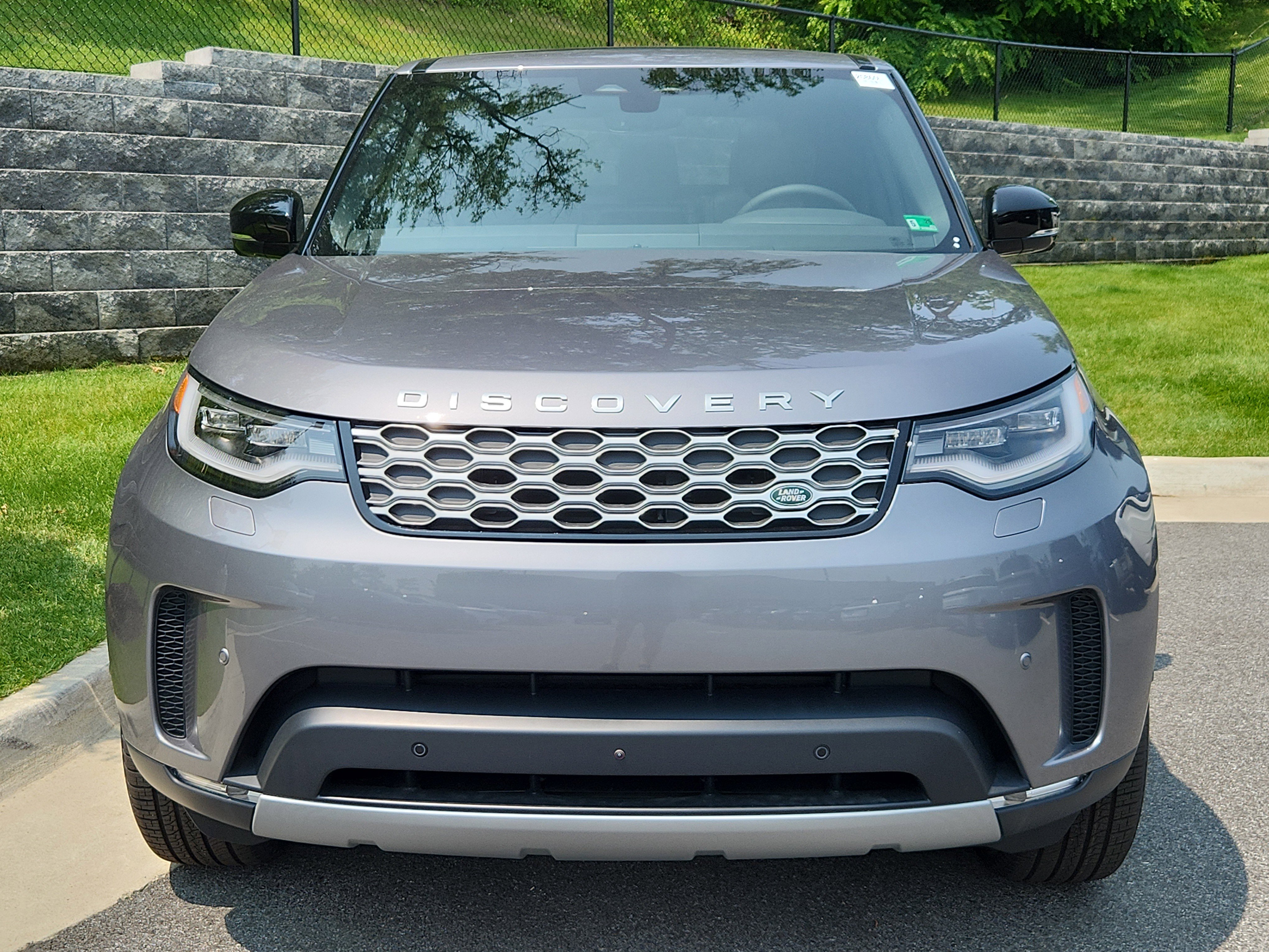New 2025 Land Rover Discovery S image 8
