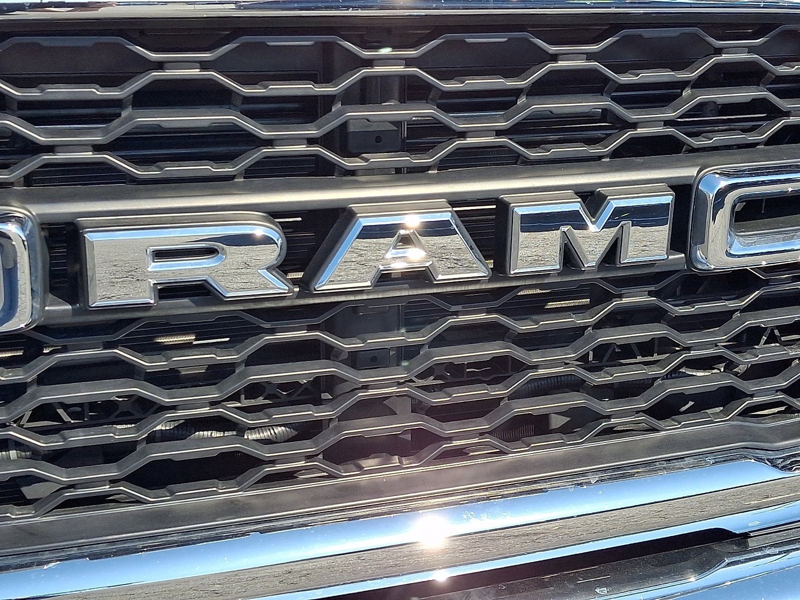 Used 2024 RAM 2500 Tradesman w/ Chrome Appearance Group image 33