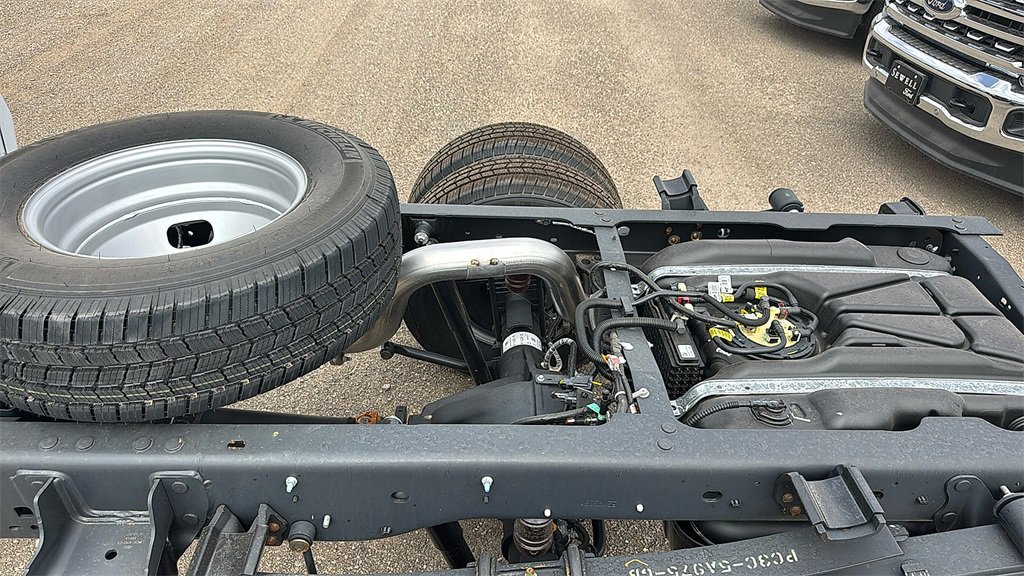 New 2025 Ford F350 XL w/ XL Chrome Package image 20