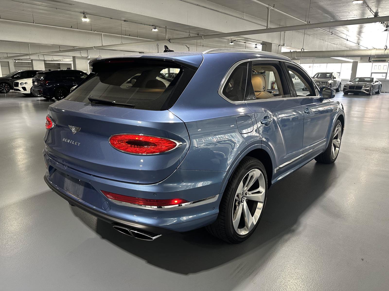 Used 2023 Bentley Bentayga AWD/4WD image 6