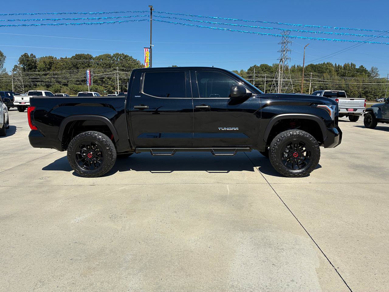 Used 2022 Toyota Tundra SR5 AWD/4WD image 5