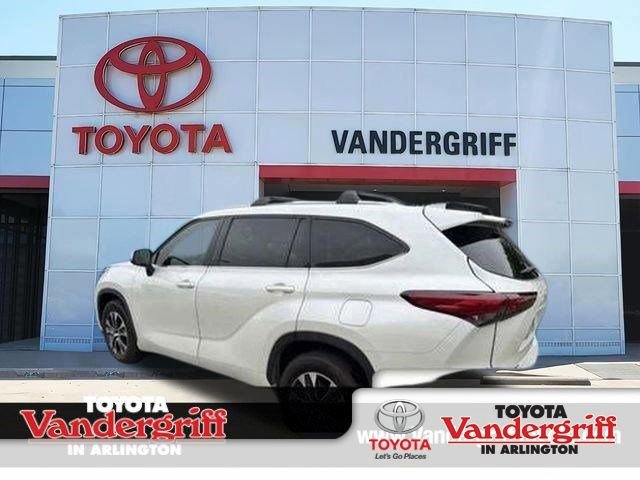 Certified 2020 Toyota Highlander XLE image 1