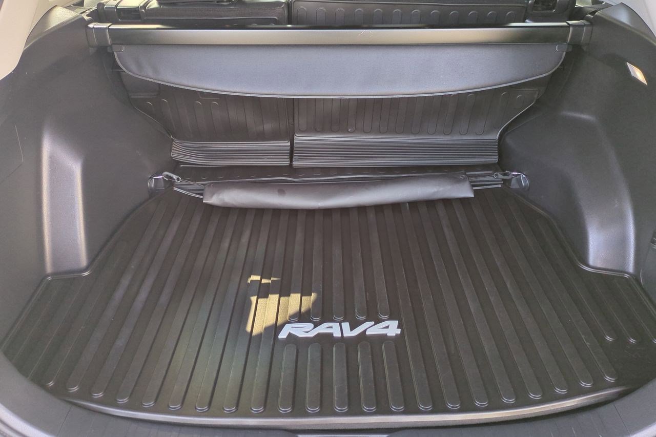 Used 2022 Toyota RAV4 XLE Premium image 23