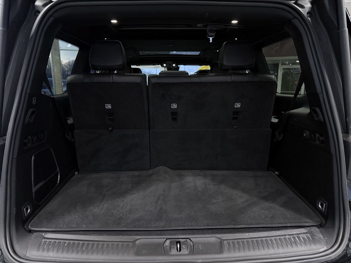 Used 2024 Jeep Wagoneer 4WD w/ Premium Group I image 9