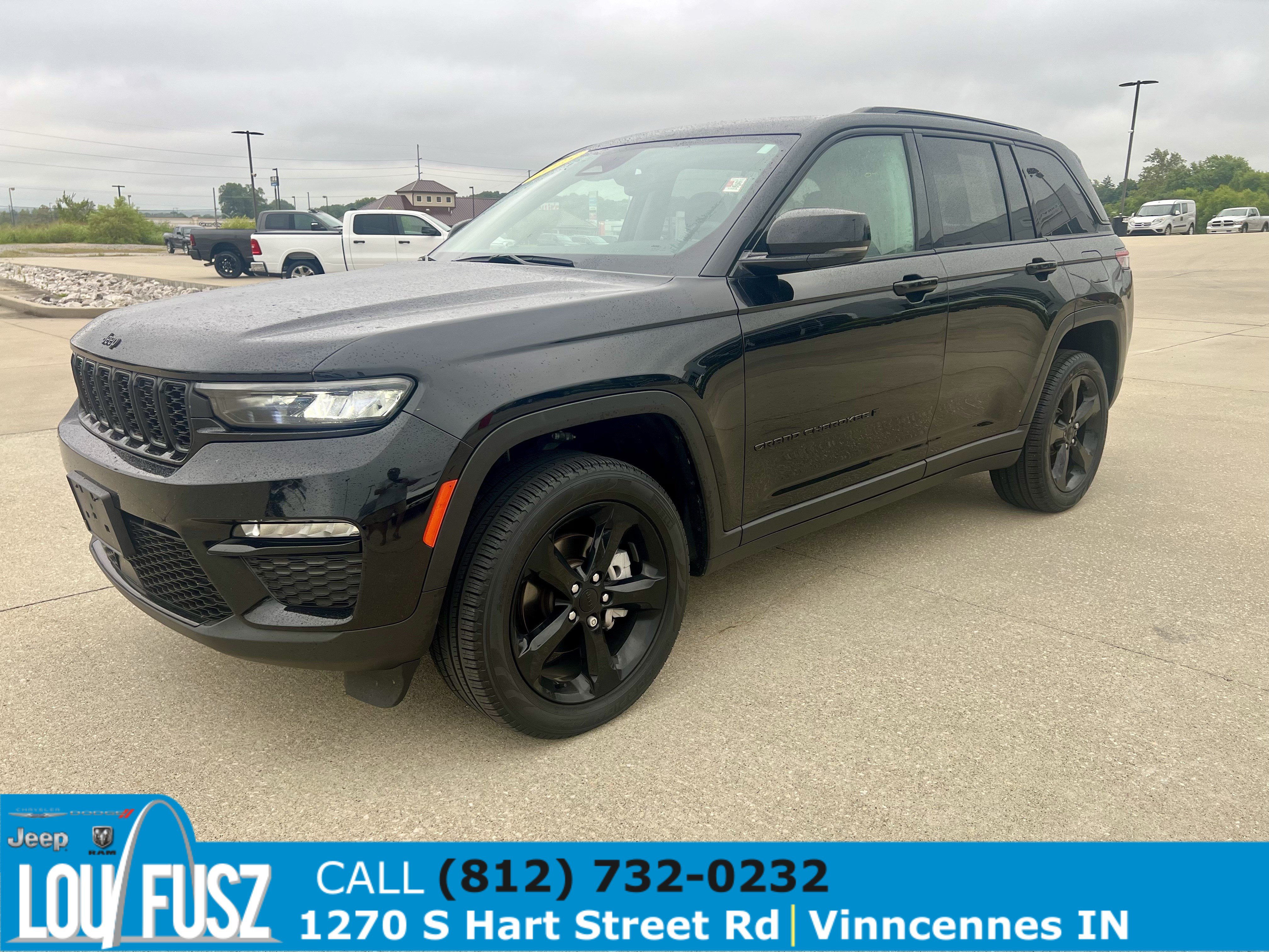 Used 2023 Jeep Grand Cherokee Limited w/ Black Appearance Package AWD/4WD image 3