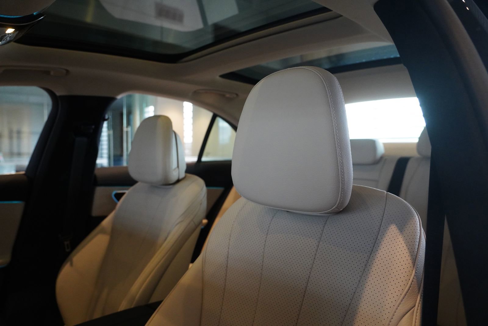 Used 2025 Mercedes-Benz E 350 4MATIC Sedan image 13