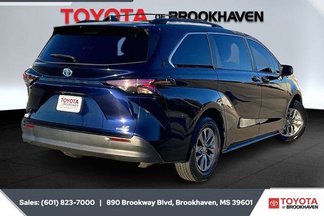 Used 2023 Toyota Sienna LE image 11