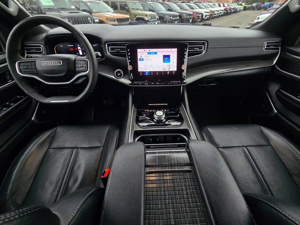 Used 2024 Jeep Wagoneer L Series II w/ Flexible Seating Group AWD/4WD image 19