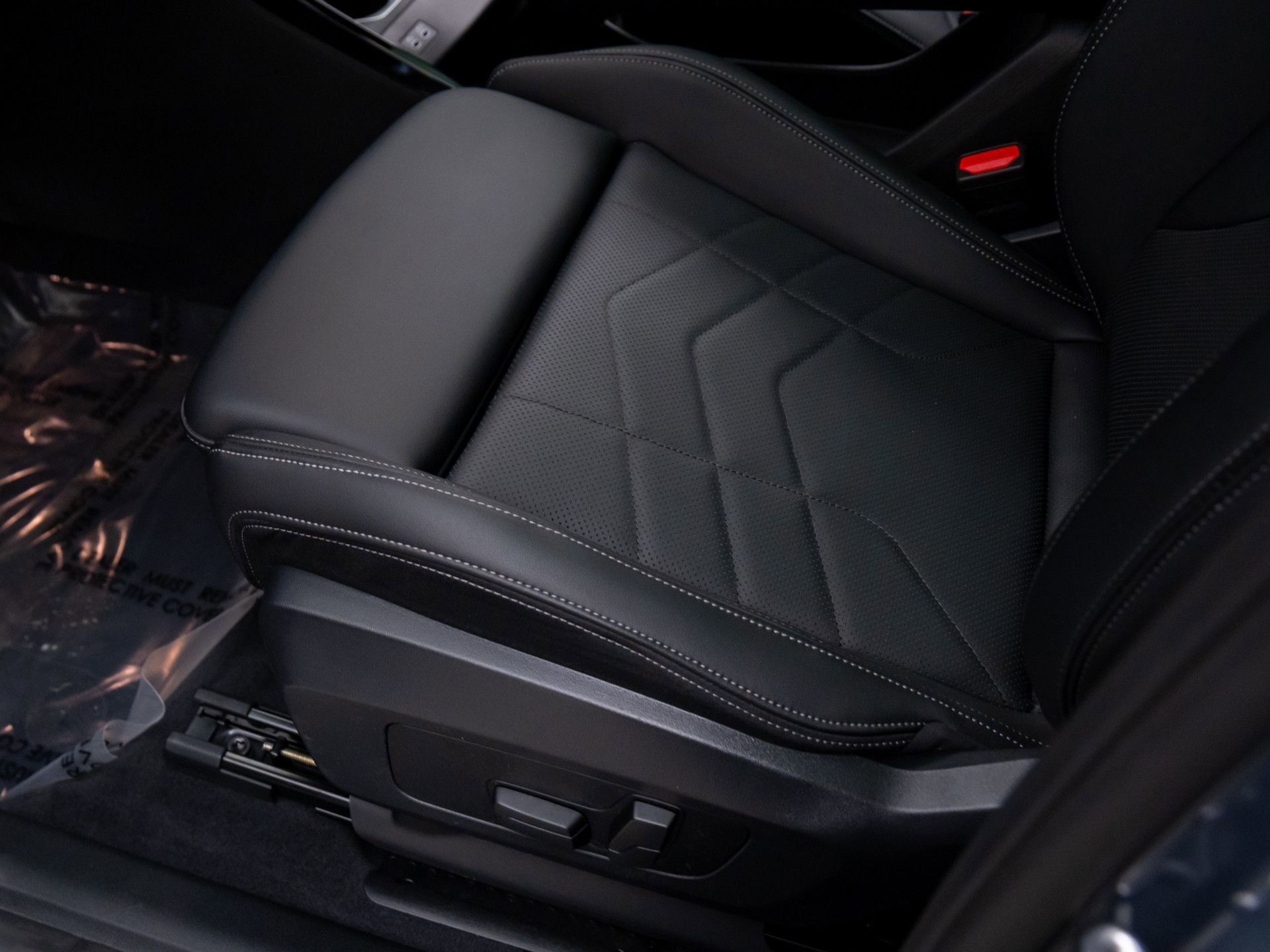 Certified 2025 BMW X2 xDrive28i w/ Premium Package image 16