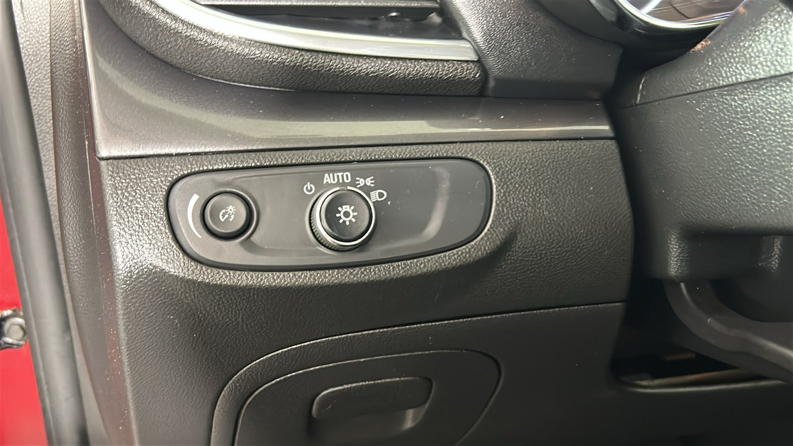Used 2019 Buick Encore Preferred AWD/4WD image 24
