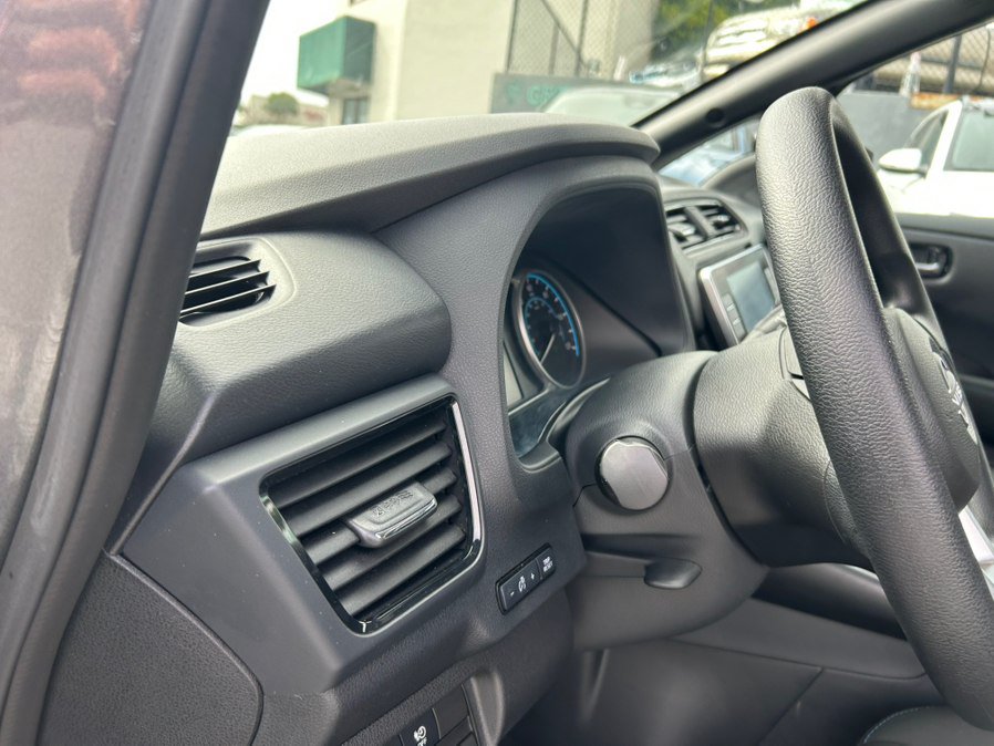 Used 2025 Nissan Leaf S FWD image 13