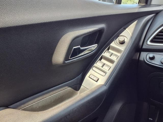 Used 2020 Chevrolet Trax LT w/ Driver Confidence Package FWD image 18