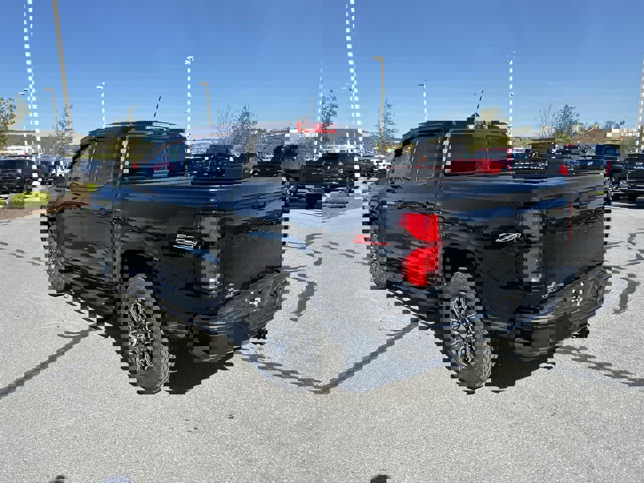 Used 2024 Chevrolet Colorado Z71 w/ Z71 Convenience Package 2 AWD/4WD image 5